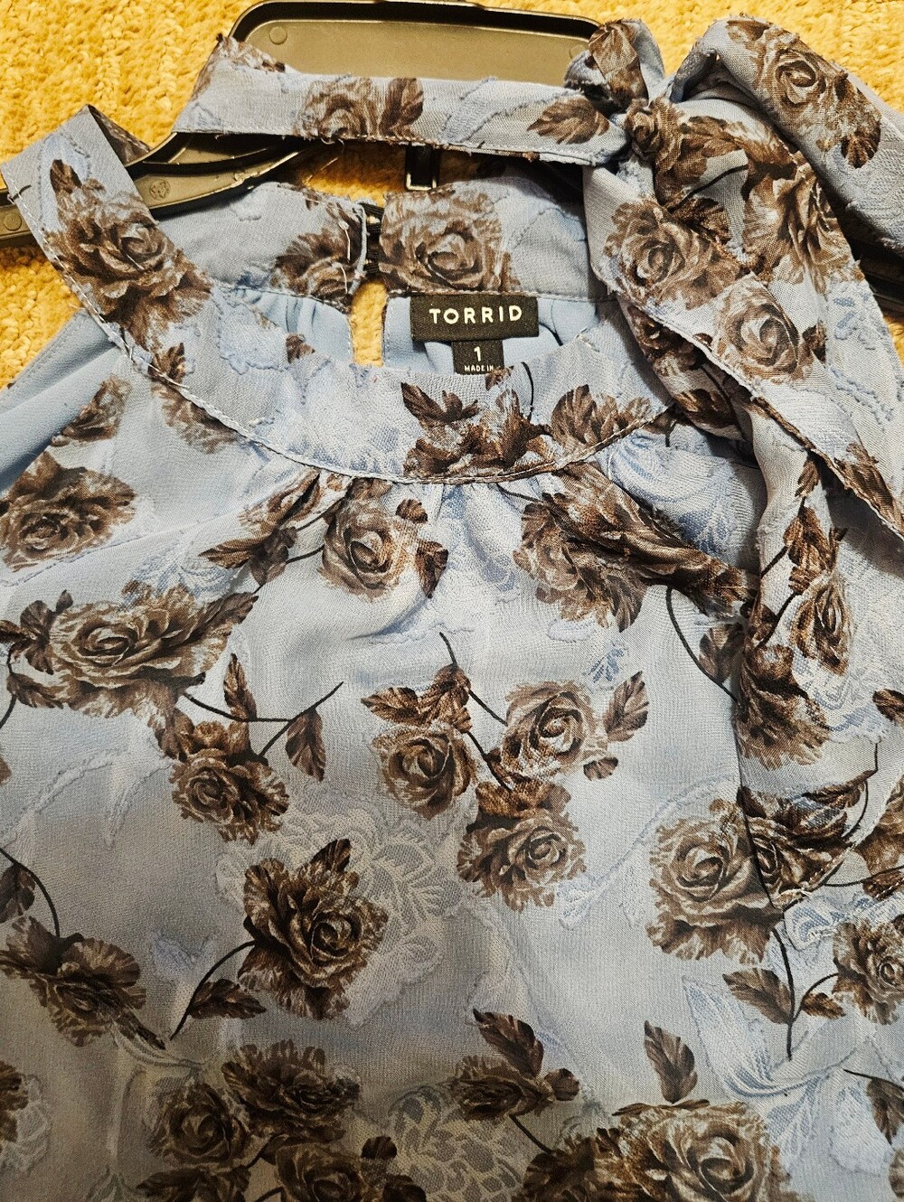 Torrid Size 1 Blue Floral Tie Neck Sleeveless Blouse | 14/16 | Romantic Feminine - Picture 11 of 15